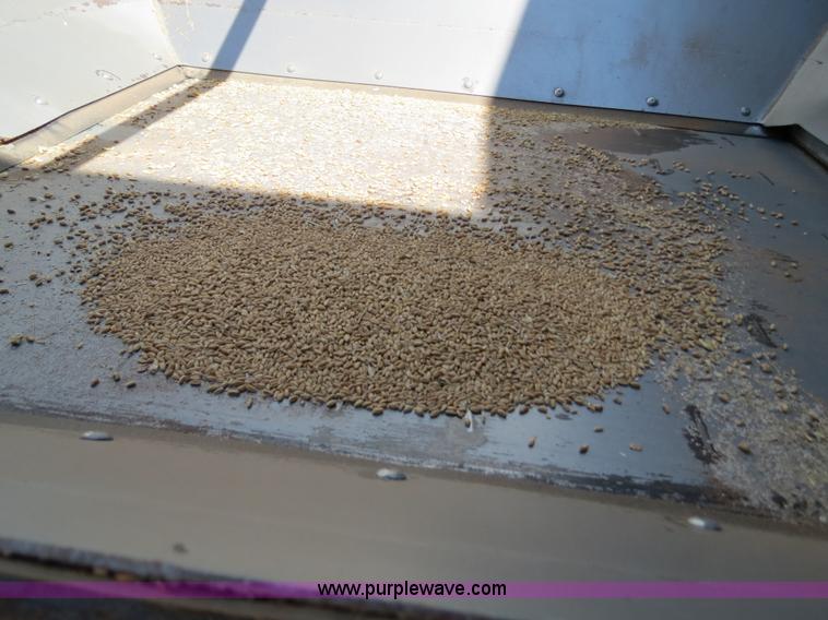 image for item B2463 2007 Jet double hopper grain trailer