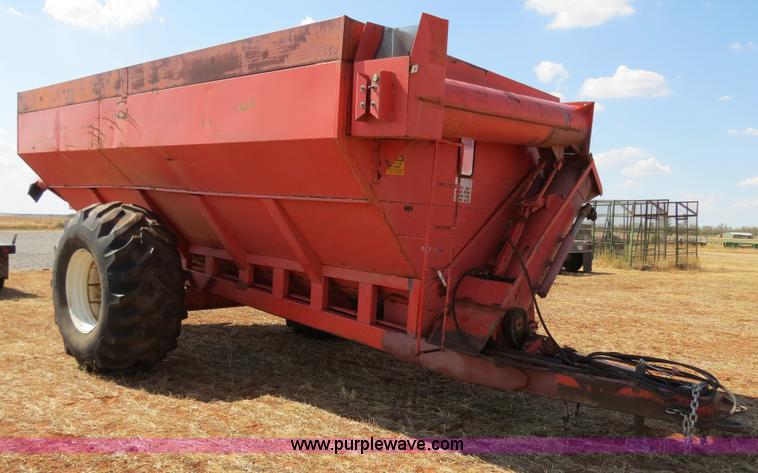 image for item B2466 Killbros 1600 grain cart