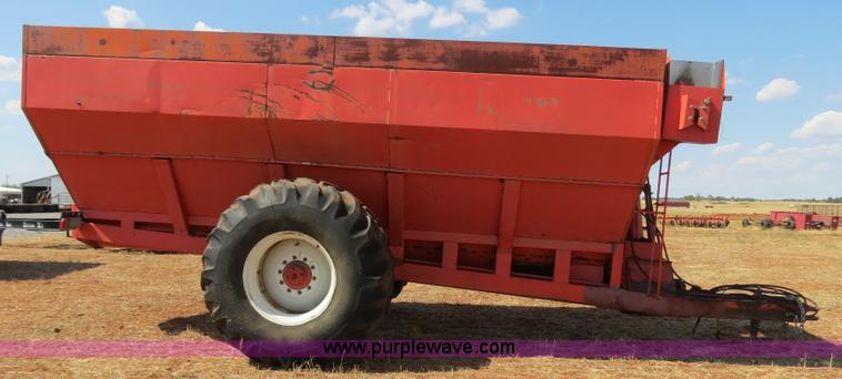 image for item B2466 Killbros 1600 grain cart