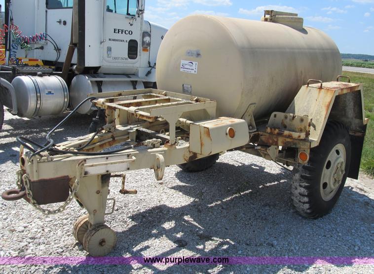 image for item B2794 400 gallon portable water tank