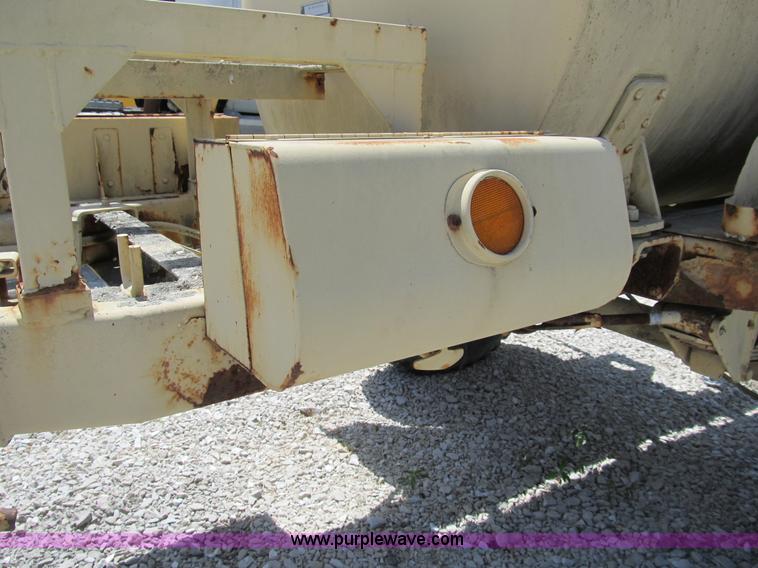 image for item B2794 400 gallon portable water tank