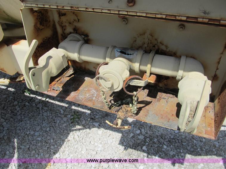 image for item B2794 400 gallon portable water tank