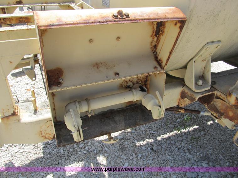 image for item B2794 400 gallon portable water tank