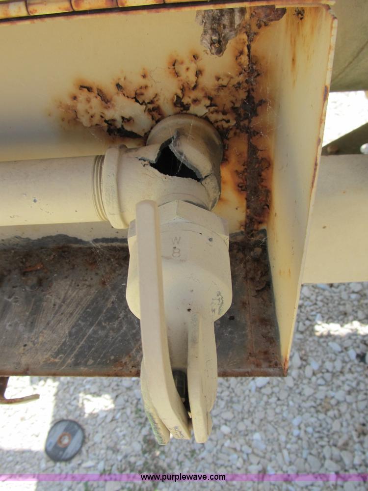 image for item B2794 400 gallon portable water tank