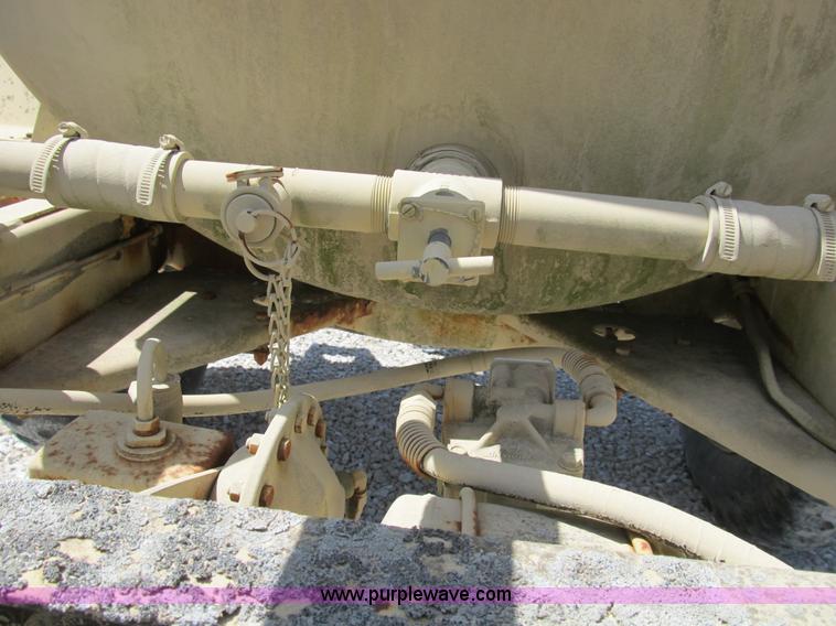 image for item B2794 400 gallon portable water tank