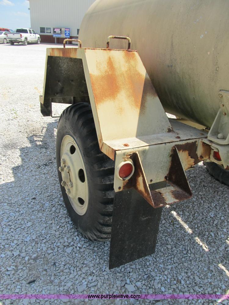 image for item B2794 400 gallon portable water tank