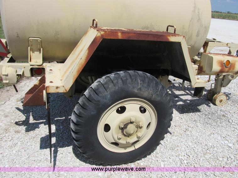 image for item B2794 400 gallon portable water tank