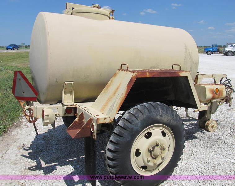 image for item B2794 400 gallon portable water tank