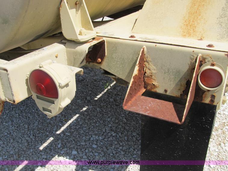 image for item B2794 400 gallon portable water tank