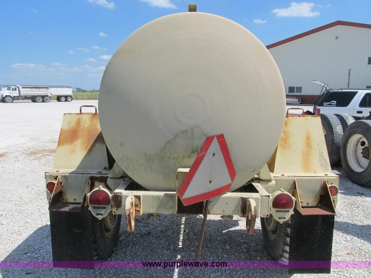 image for item B2794 400 gallon portable water tank