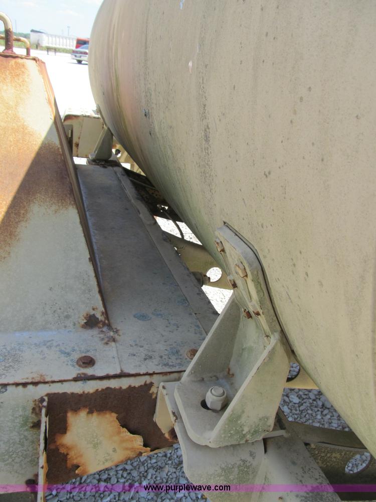 image for item B2794 400 gallon portable water tank