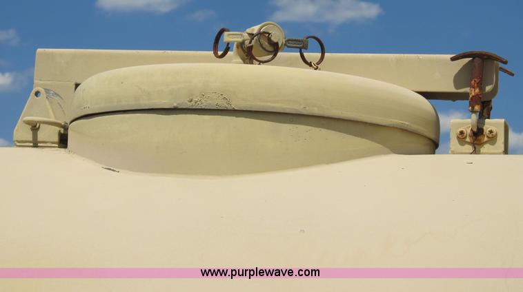image for item B2794 400 gallon portable water tank