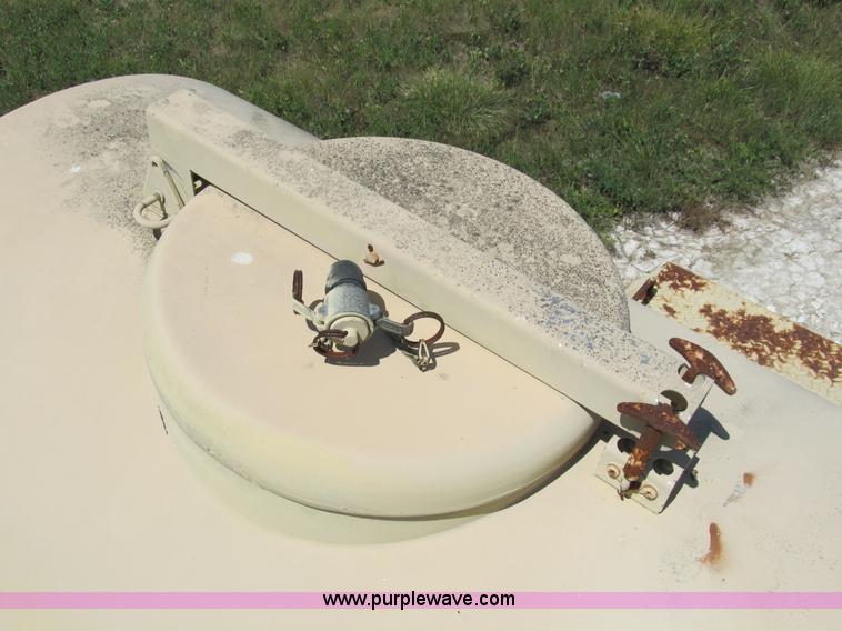 image for item B2794 400 gallon portable water tank