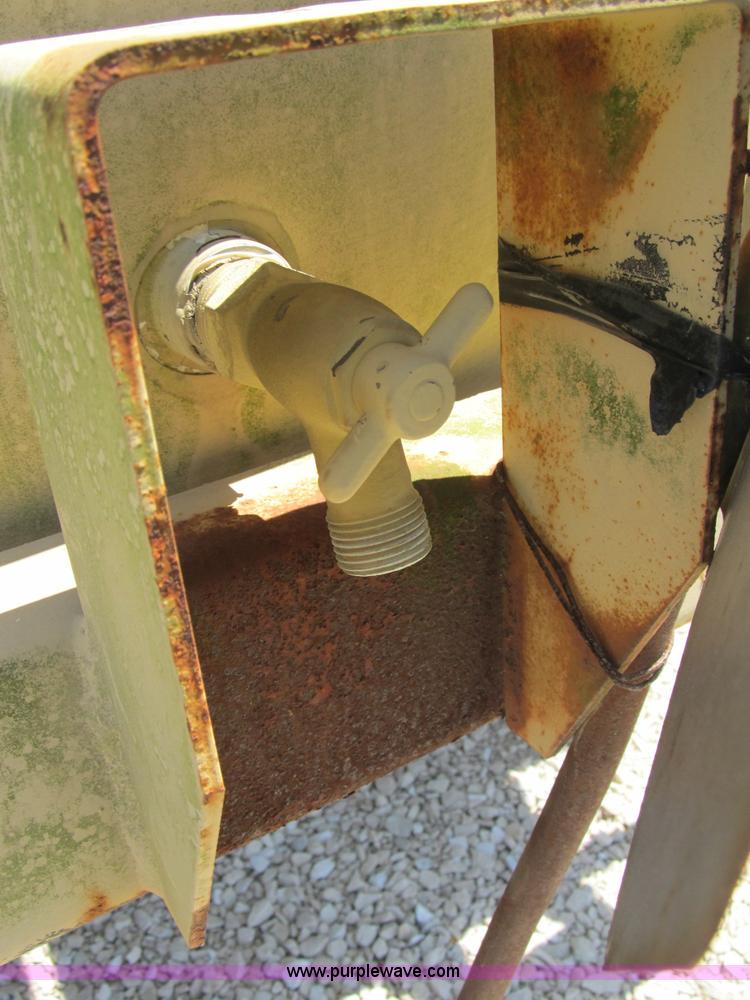 image for item B2794 400 gallon portable water tank