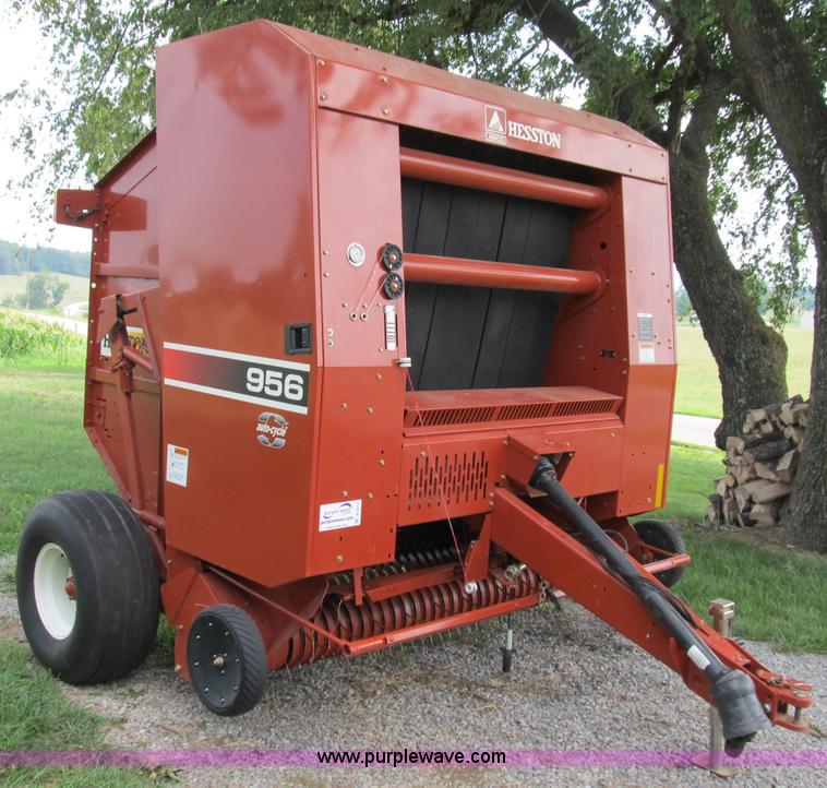 image for item B2812 2006 Hesston 956A round baler