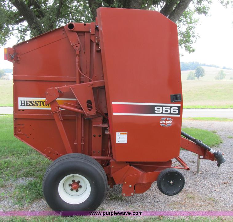 image for item B2812 2006 Hesston 956A round baler