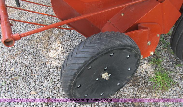 image for item B2812 2006 Hesston 956A round baler