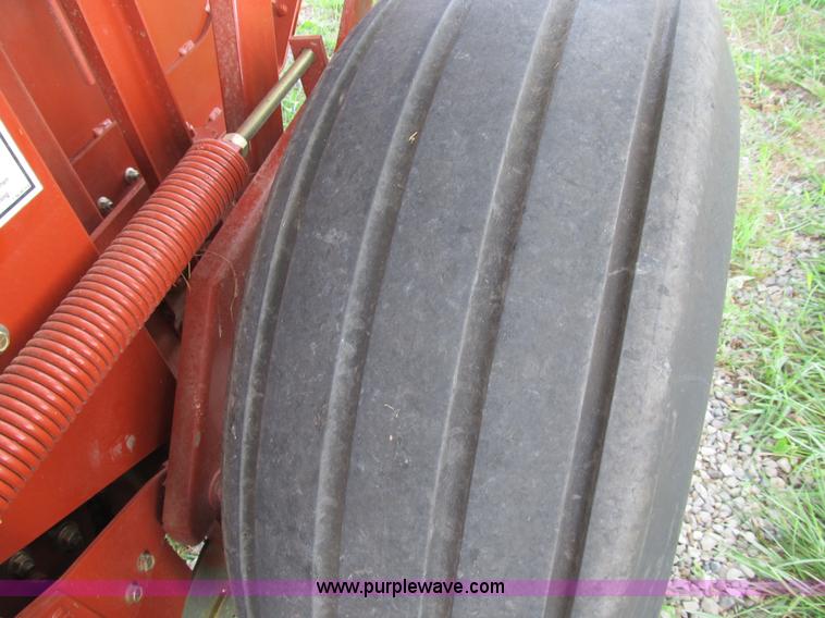 image for item B2812 2006 Hesston 956A round baler