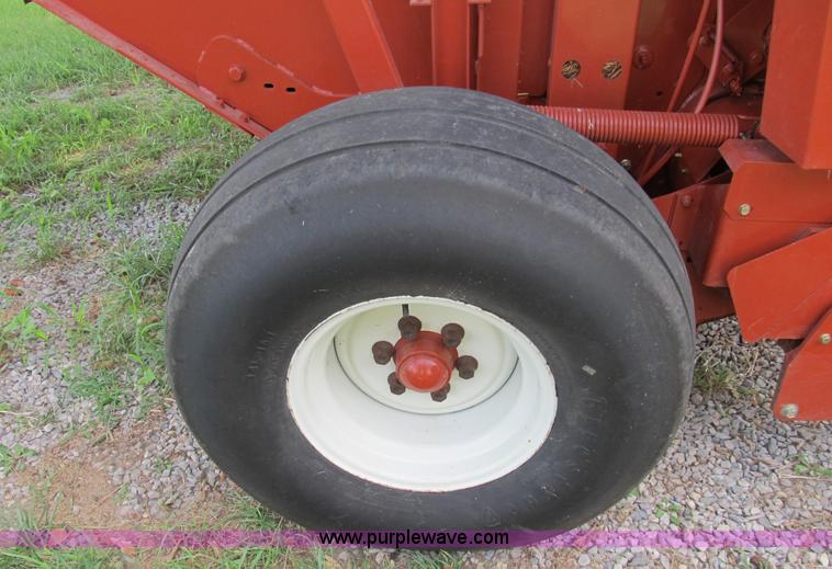 image for item B2812 2006 Hesston 956A round baler