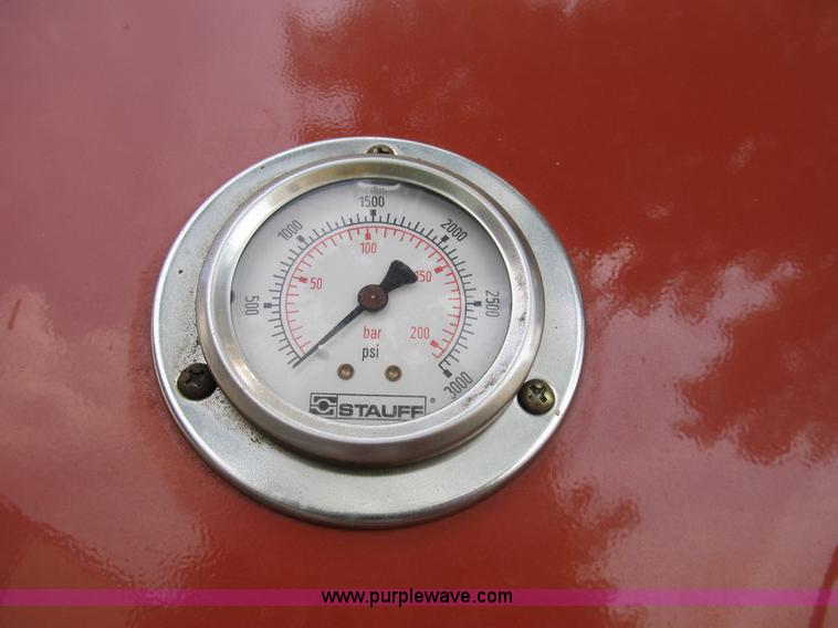 image for item B2812 2006 Hesston 956A round baler