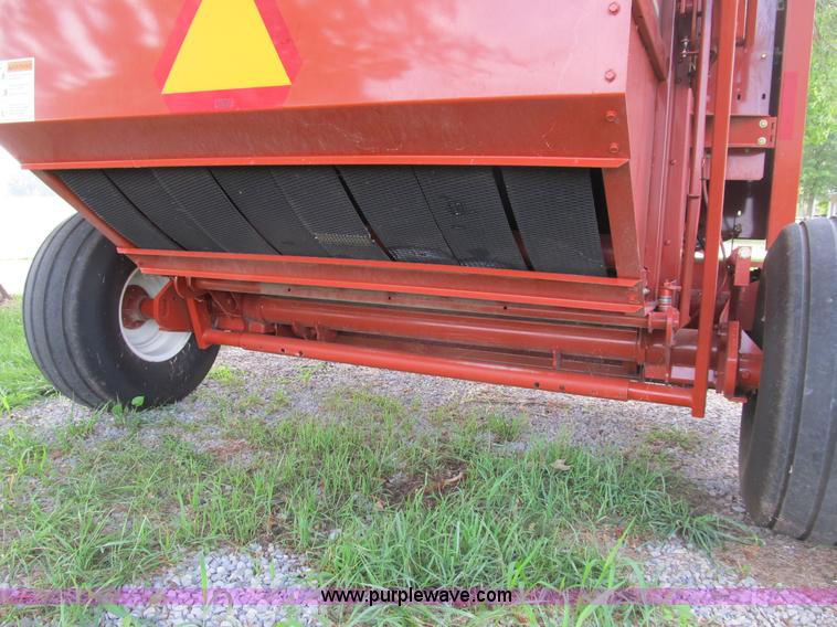 image for item B2812 2006 Hesston 956A round baler