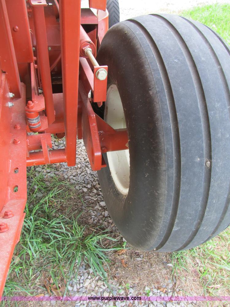 image for item B2812 2006 Hesston 956A round baler