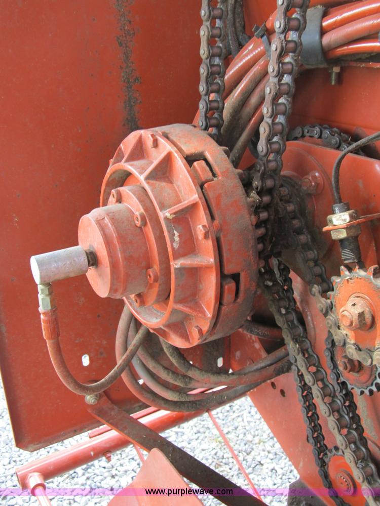 image for item B2812 2006 Hesston 956A round baler