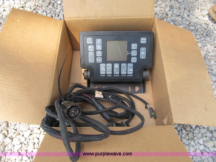 image for item B2812 2006 Hesston 956A round baler