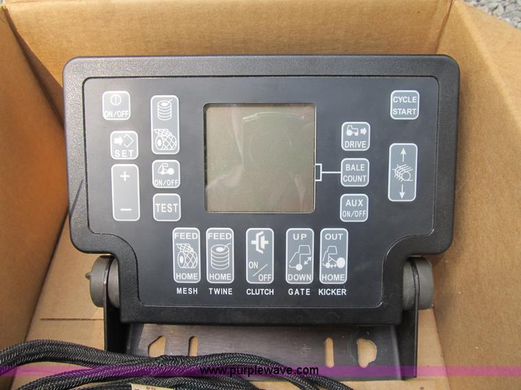 image for item B2812 2006 Hesston 956A round baler