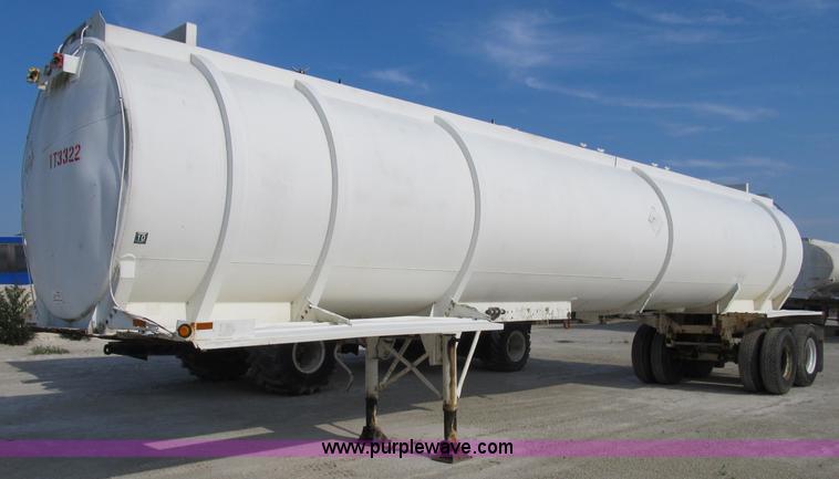 image for item B2823 1972 Heil 40' aluminum tanker trailer