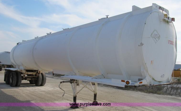image for item B2823 1972 Heil 40' aluminum tanker trailer