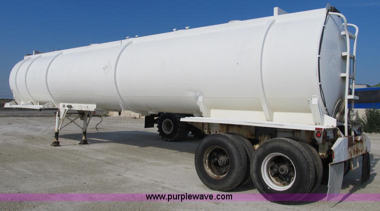 image for item B2823 1972 Heil 40' aluminum tanker trailer