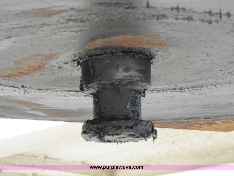 image for item B2823 1972 Heil 40' aluminum tanker trailer