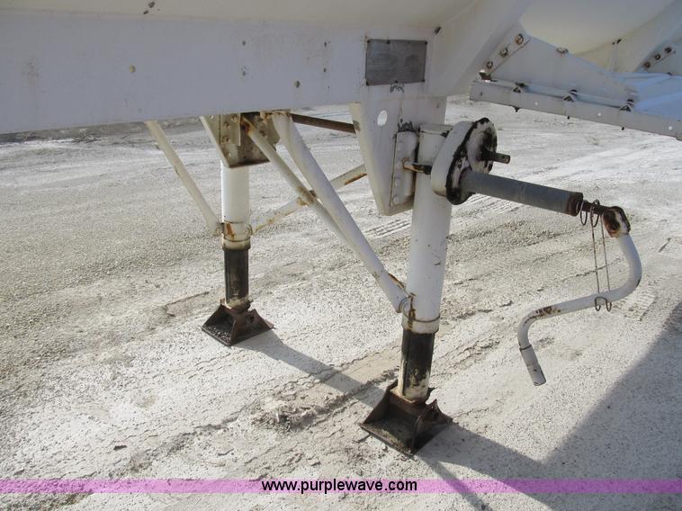 image for item B2823 1972 Heil 40' aluminum tanker trailer