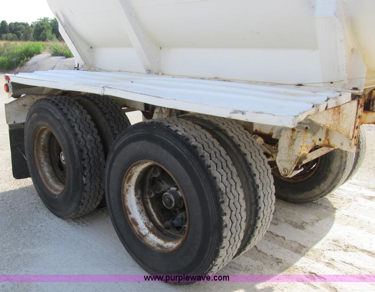 image for item B2823 1972 Heil 40' aluminum tanker trailer