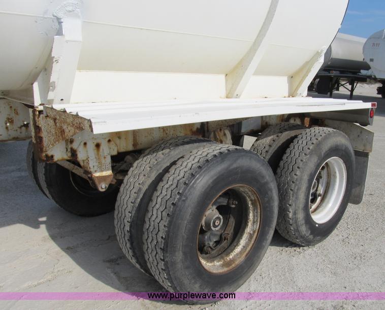 image for item B2823 1972 Heil 40' aluminum tanker trailer