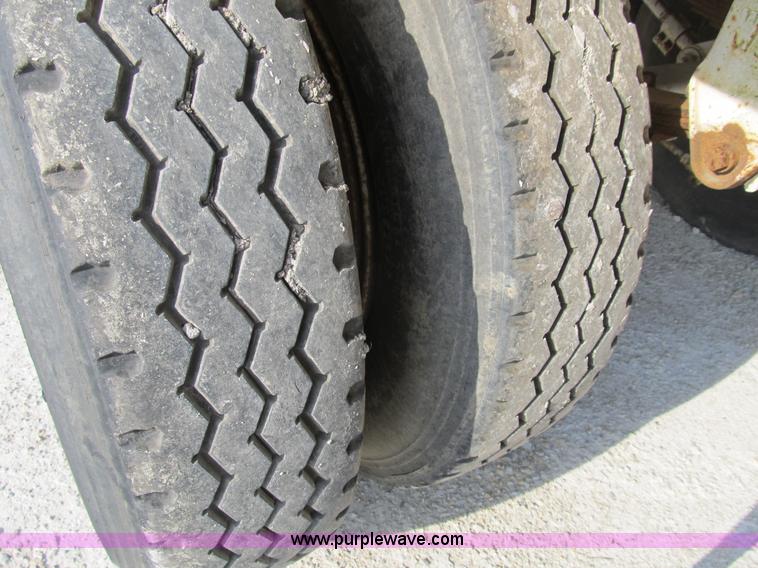 image for item B2823 1972 Heil 40' aluminum tanker trailer