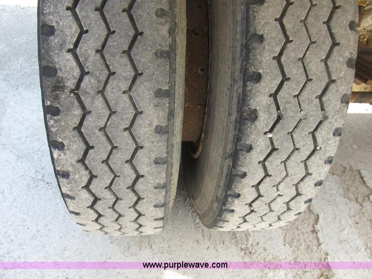 image for item B2823 1972 Heil 40' aluminum tanker trailer