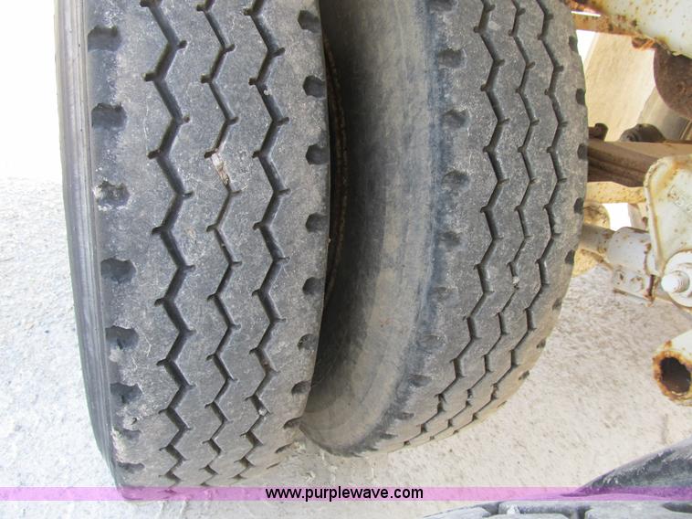 image for item B2823 1972 Heil 40' aluminum tanker trailer