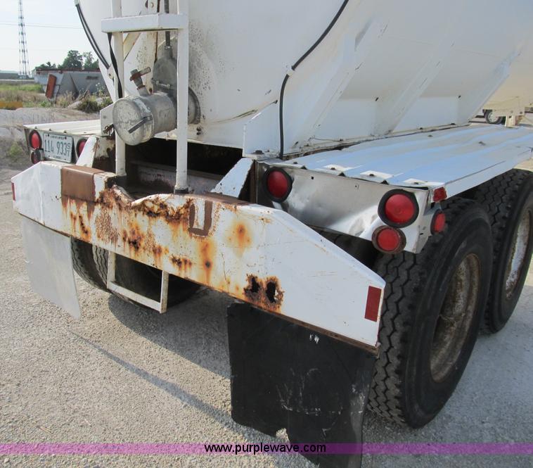 image for item B2823 1972 Heil 40' aluminum tanker trailer