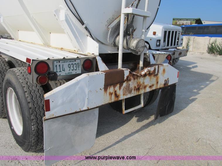 image for item B2823 1972 Heil 40' aluminum tanker trailer