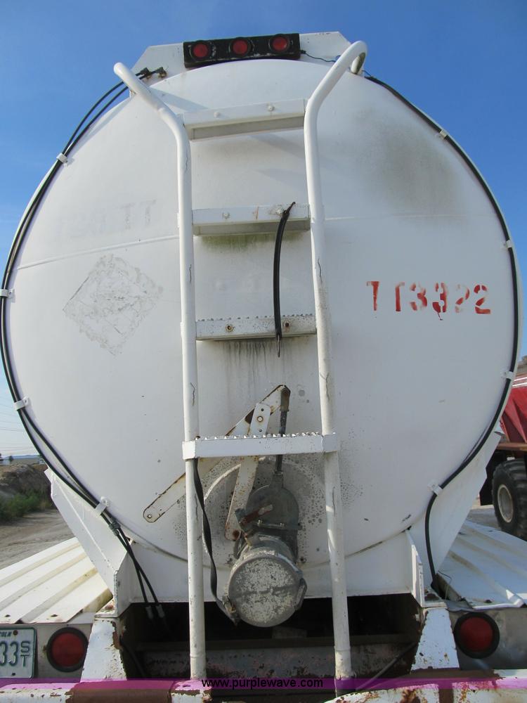 image for item B2823 1972 Heil 40' aluminum tanker trailer