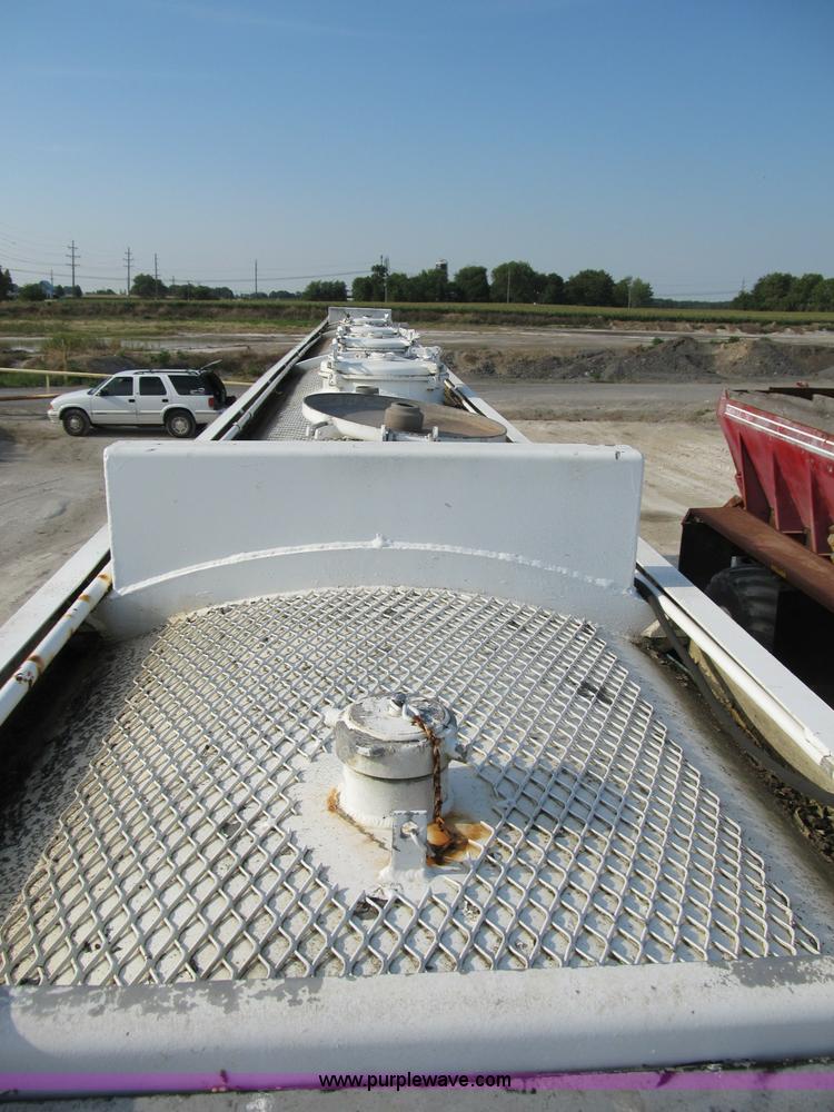 image for item B2823 1972 Heil 40' aluminum tanker trailer