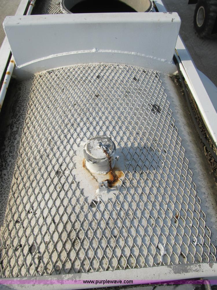 image for item B2823 1972 Heil 40' aluminum tanker trailer