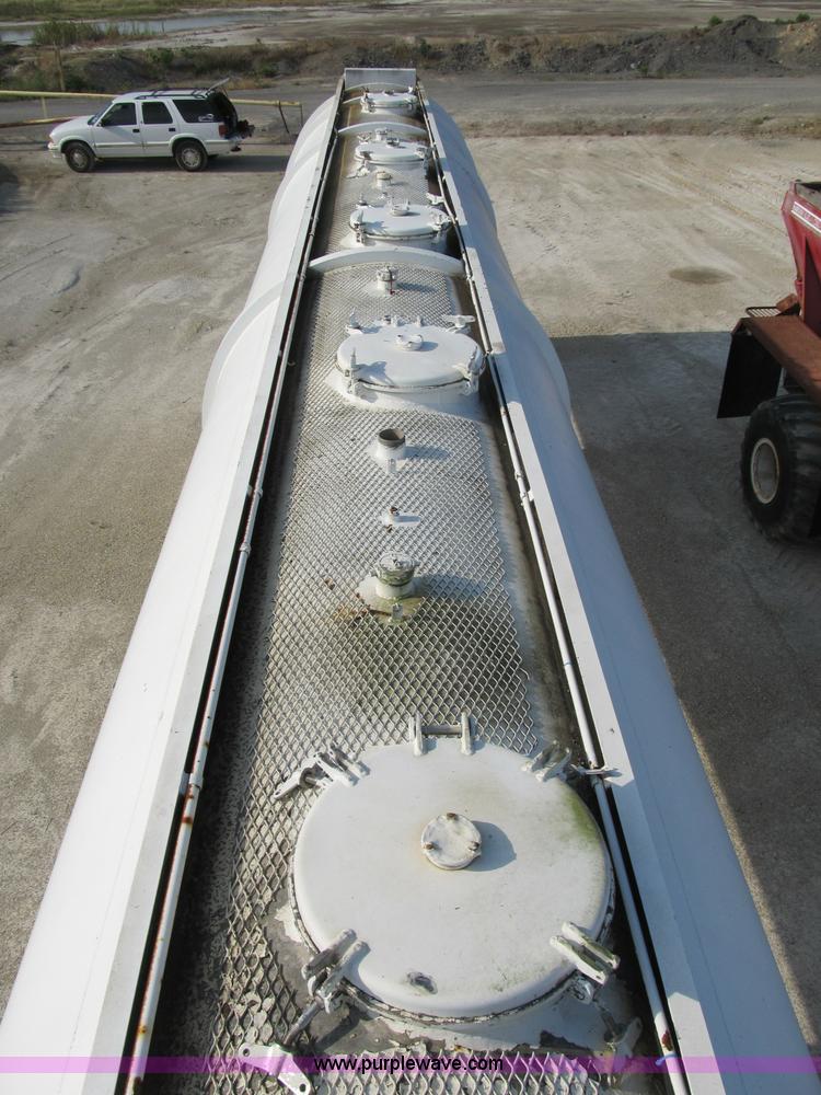 image for item B2823 1972 Heil 40' aluminum tanker trailer
