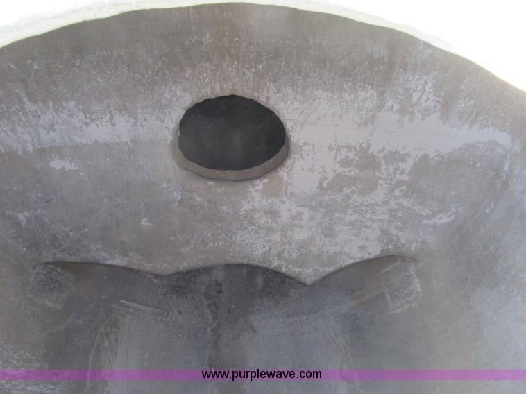 image for item B2823 1972 Heil 40' aluminum tanker trailer