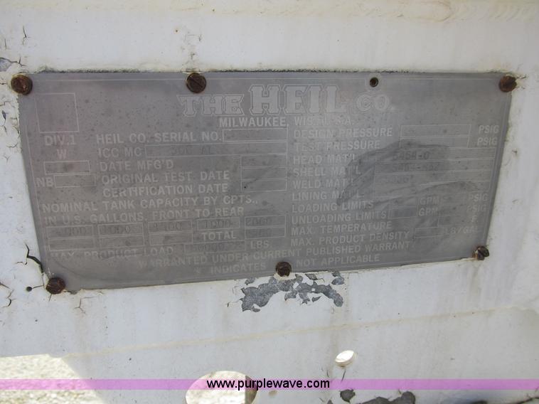 image for item B2823 1972 Heil 40' aluminum tanker trailer