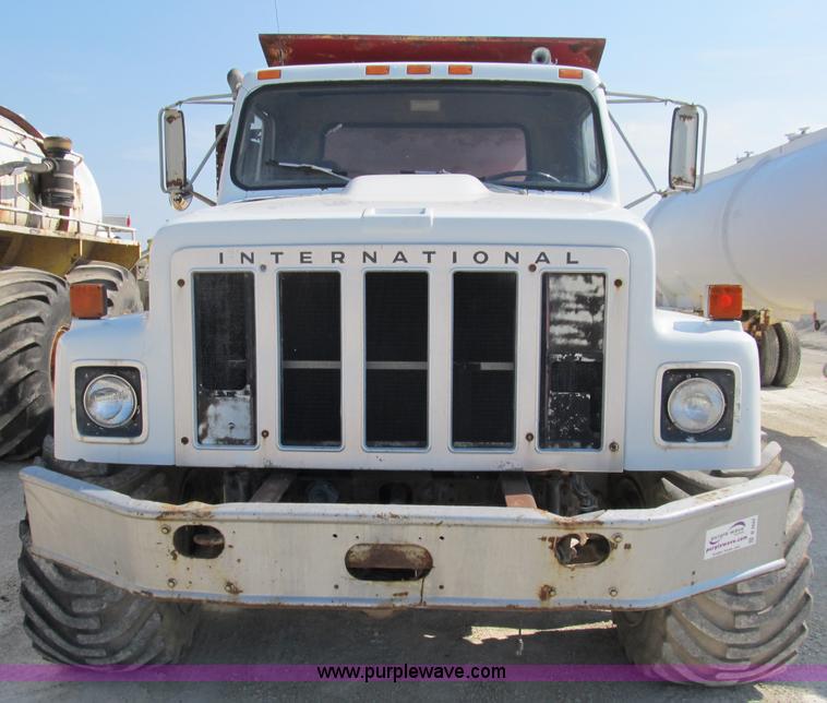 image for item B2824 1980 International 2554 manure spreader truck