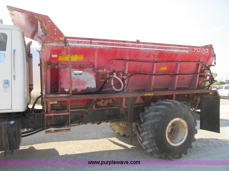 image for item B2824 1980 International 2554 manure spreader truck
