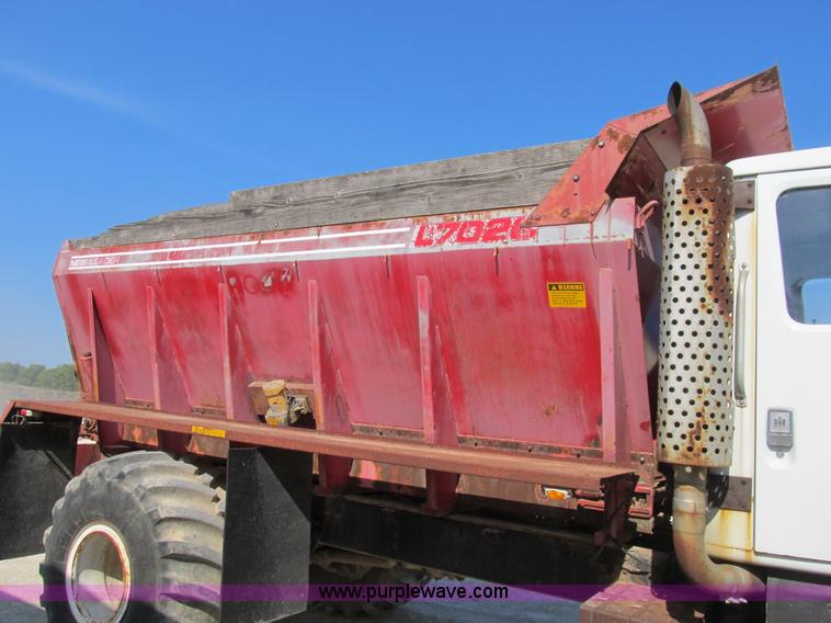 image for item B2824 1980 International 2554 manure spreader truck